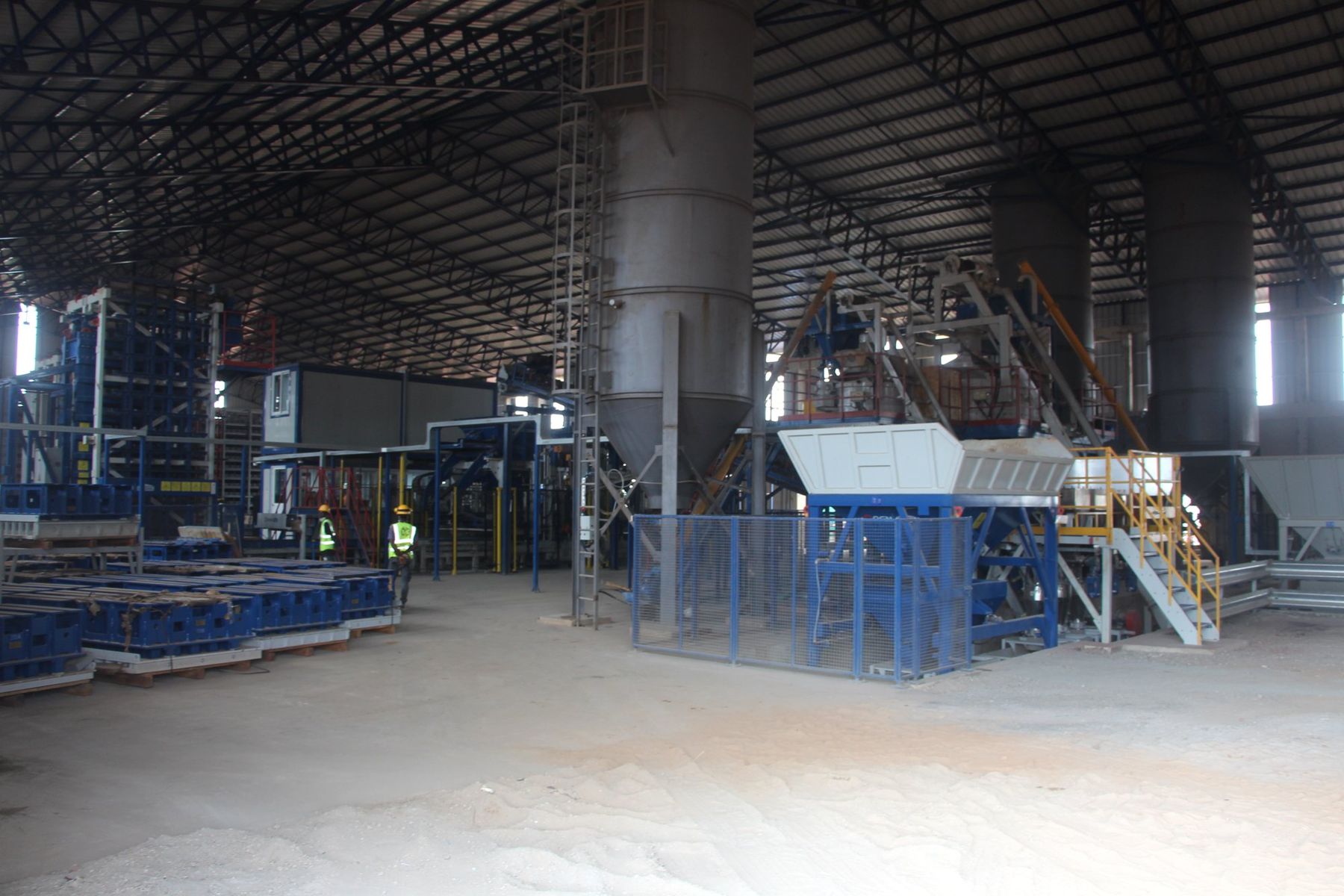Hall de l'usine de pavés de Tori