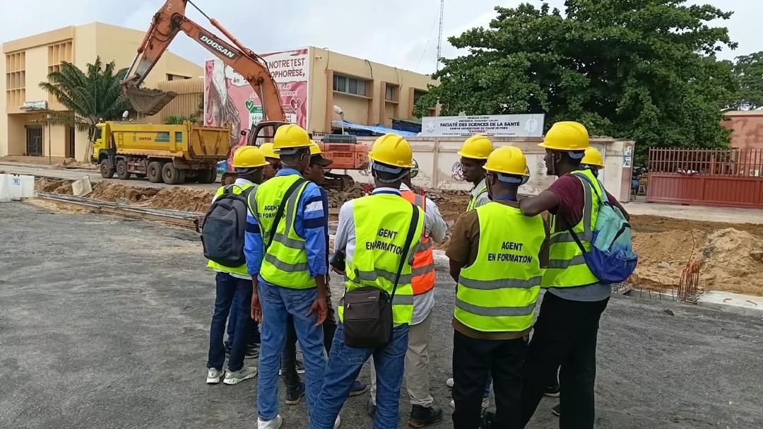 Trainee operators visiting a job site