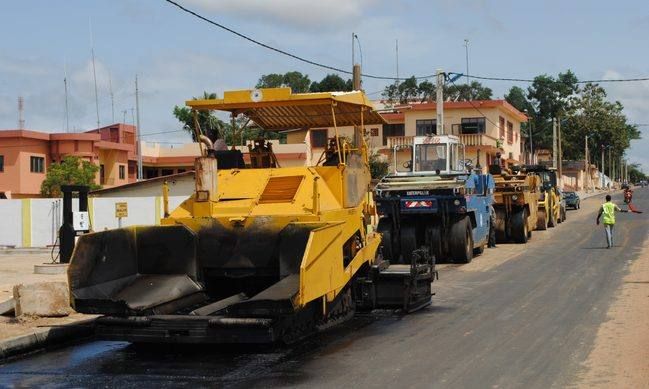 Asphalt laying, Porto-Novo, 2011